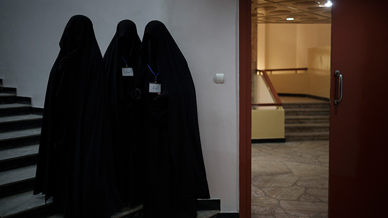 Αφγανιστάν: Οι Ταλιμπάν επιτρέπουν στις γυναίκες να σπουδάζουν σε πανεπιστήμια, αλλά όχι μαζί με τους άνδρες